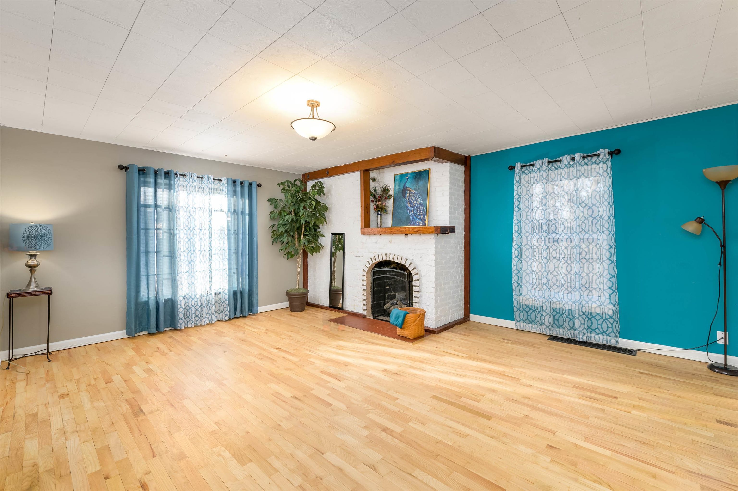 Augusta, Kansas 67010, United States, 4 Bedrooms Bedrooms, ,2 BathroomsBathrooms,Residential,Pending,63662