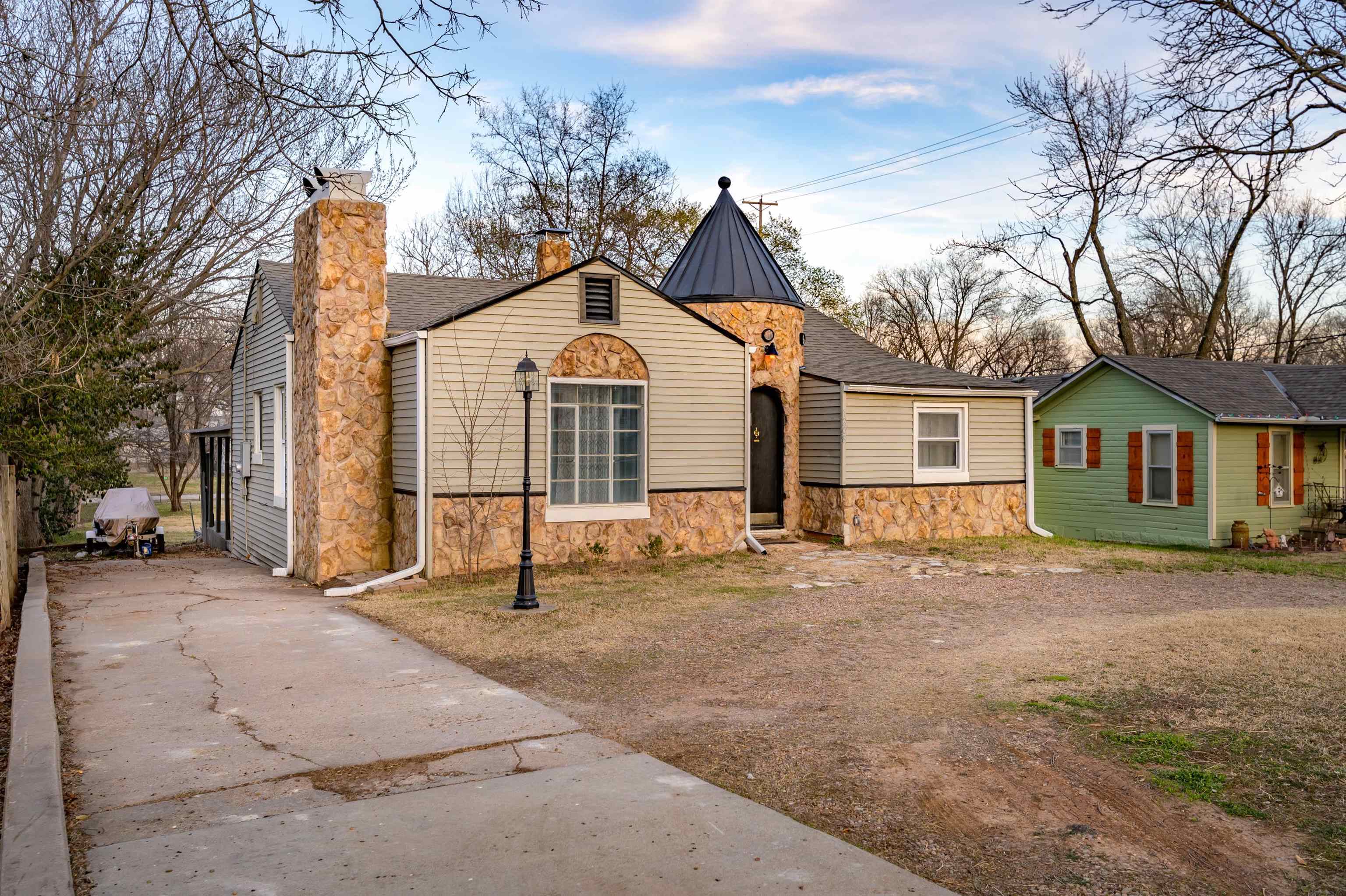 Augusta, Kansas 67010, United States, 4 Bedrooms Bedrooms, ,2 BathroomsBathrooms,Residential,Pending,63662