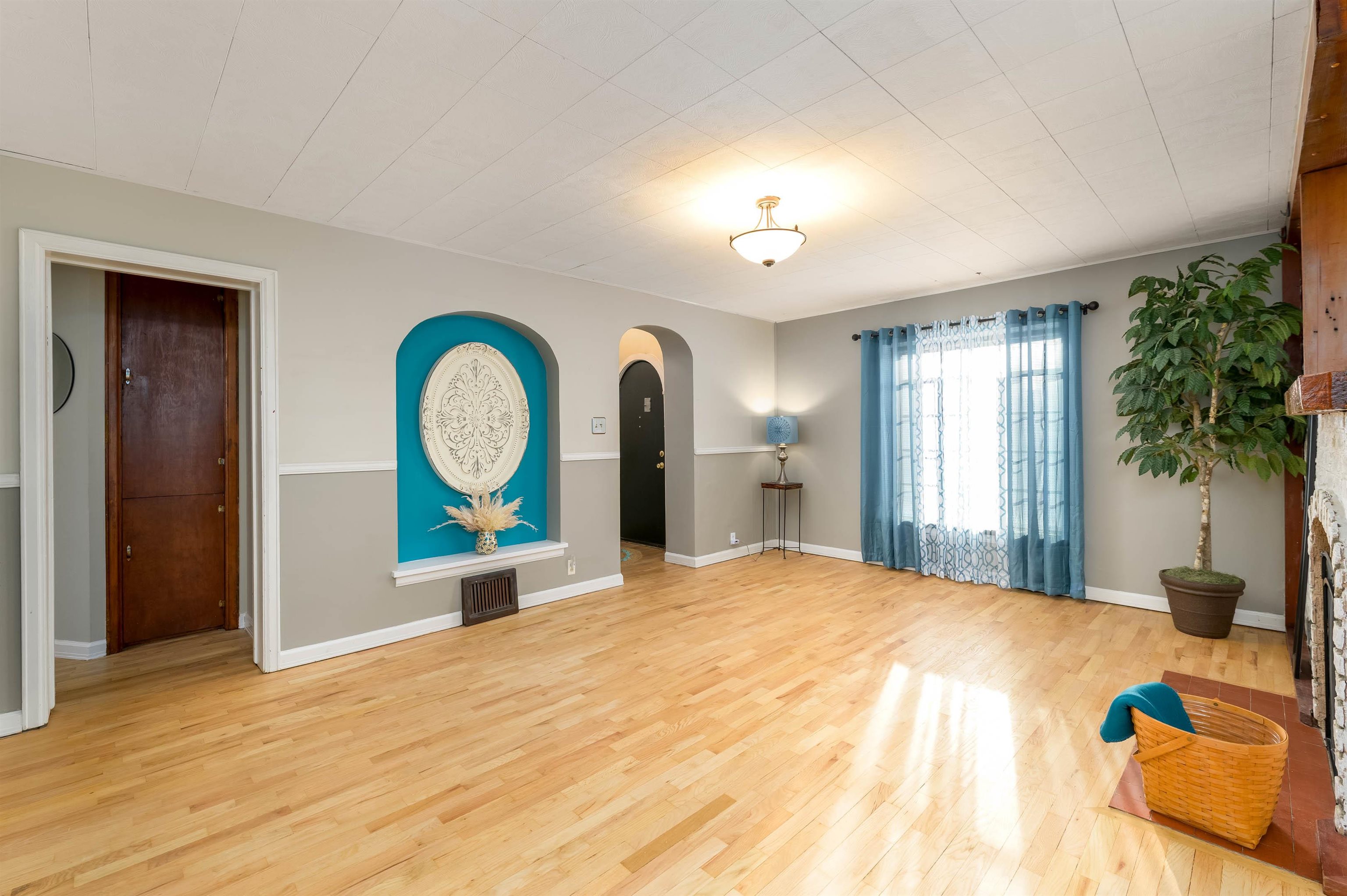 Augusta, Kansas 67010, United States, 4 Bedrooms Bedrooms, ,2 BathroomsBathrooms,Residential,Pending,63662