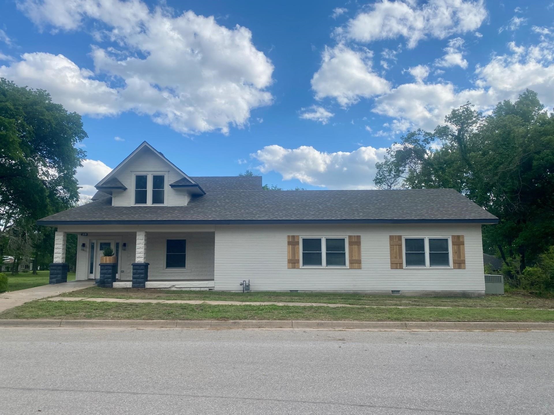 221 W 2nd Ave, Belle Plaine, Kansas image 1