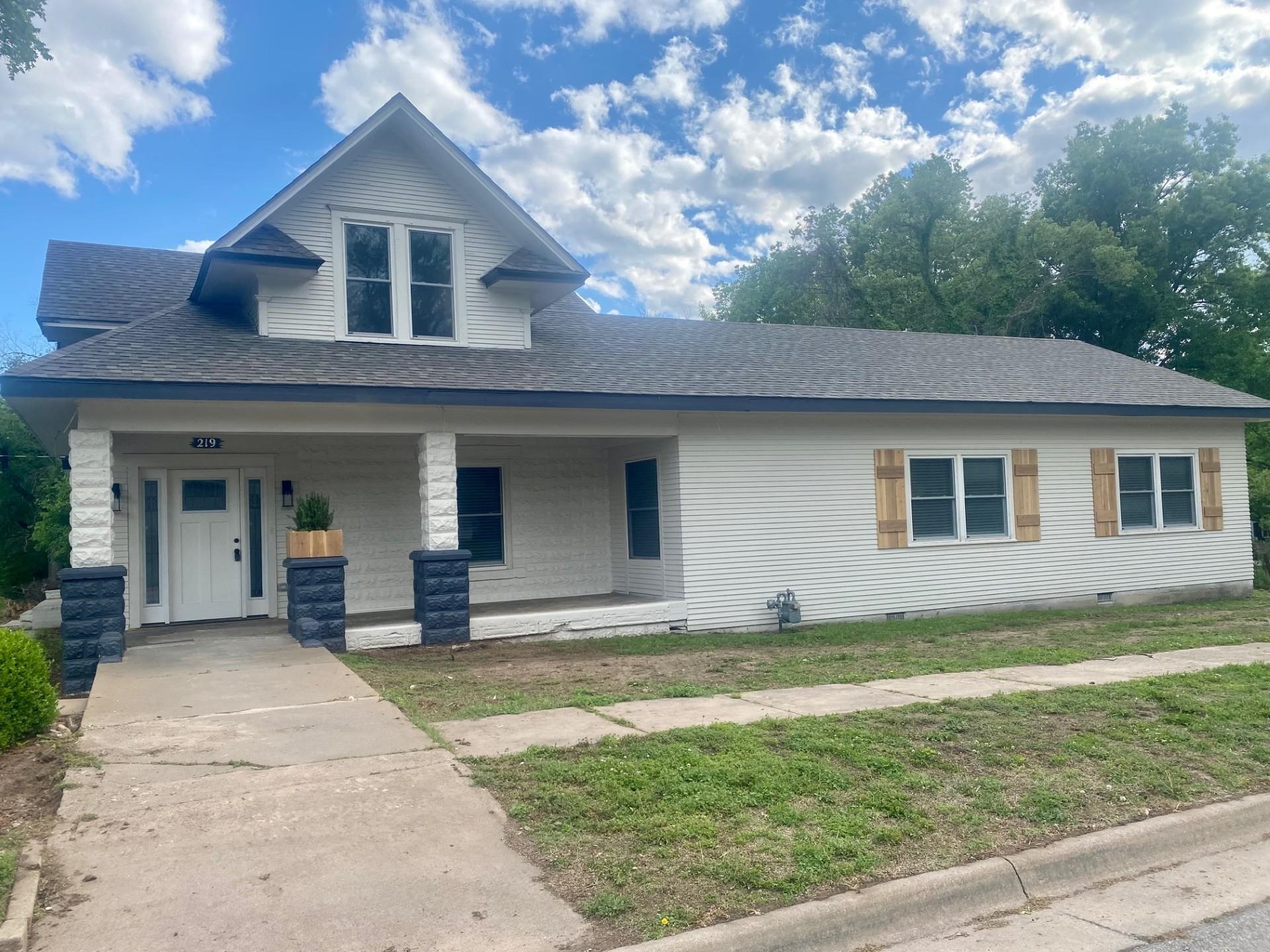221 W 2nd Ave, Belle Plaine, Kansas image 3