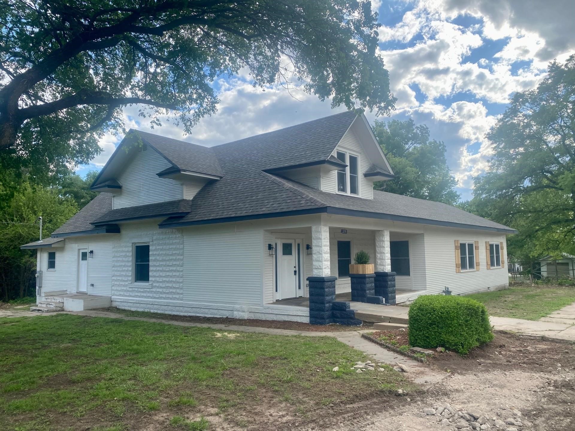 221 W 2nd Ave, Belle Plaine, Kansas image 2