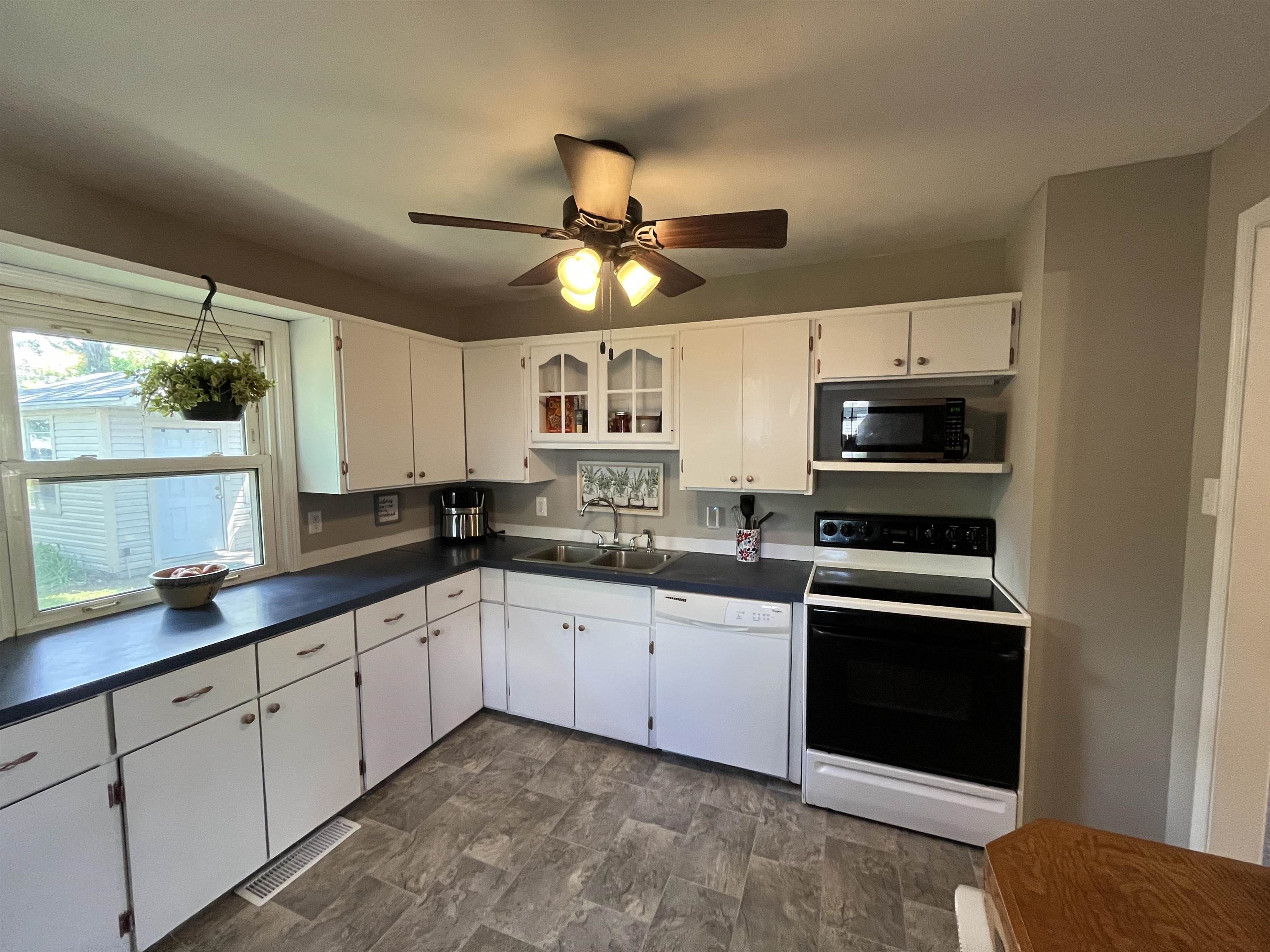 877 Choctaw Ave, Salina, Kansas image 8