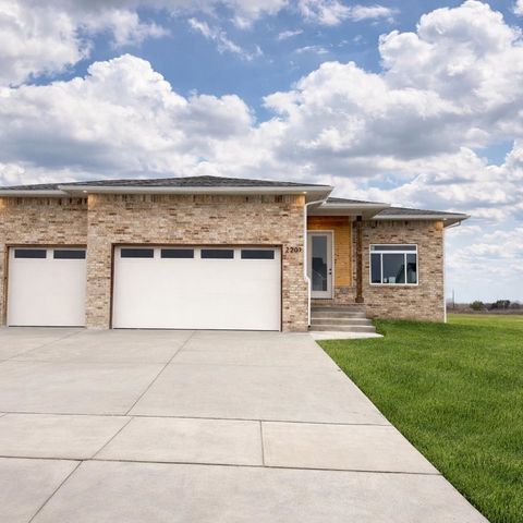 Homes For Sale - 2207 S Chateau Ct<br/> Sedgwick County, Wichita, KS 67207