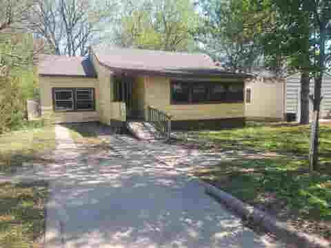 Homes For Sale - 1030 N B St<br/> Arkansas City, KS 67005