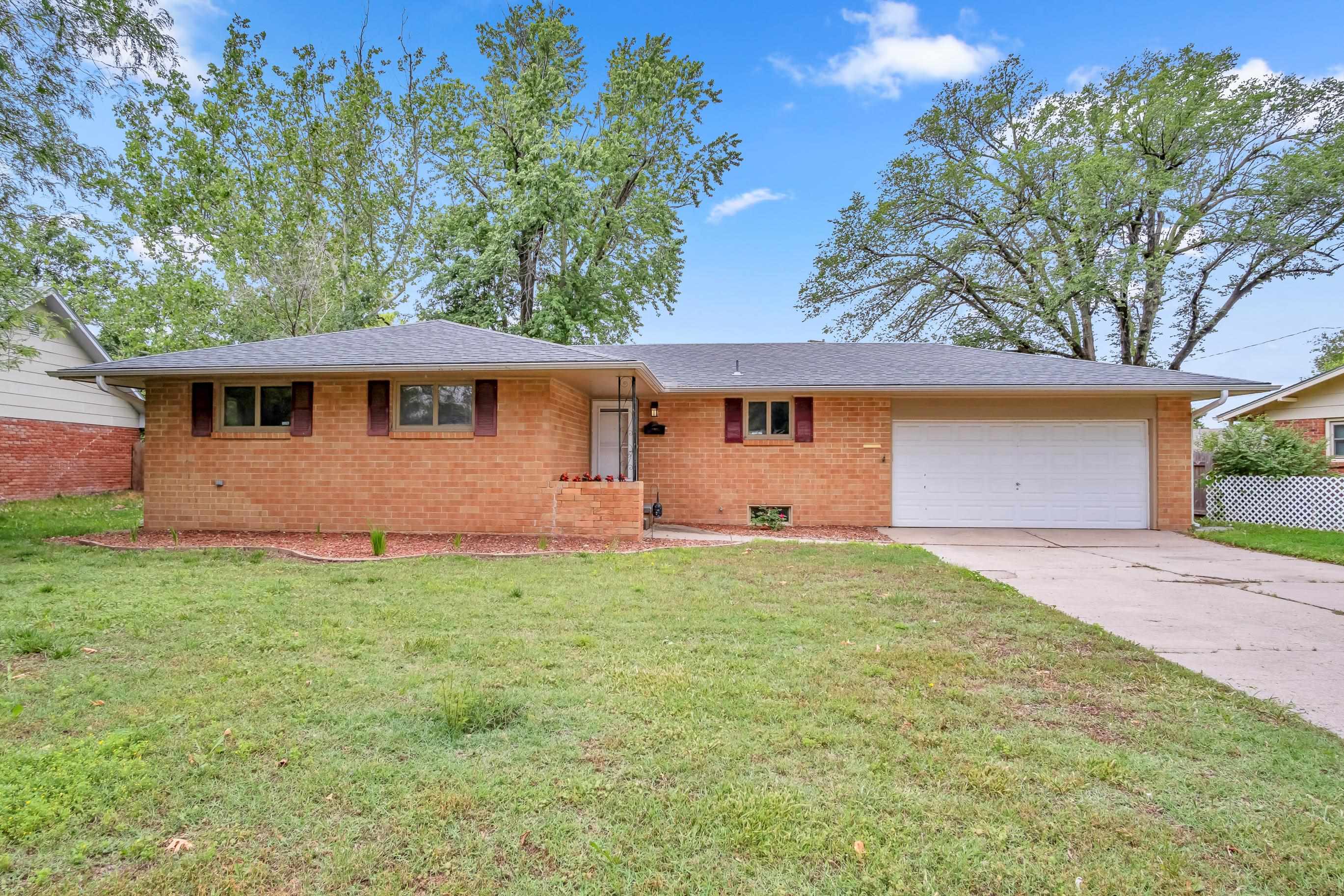 605 Catalina Dr, Hutchinson, Kansas image 2