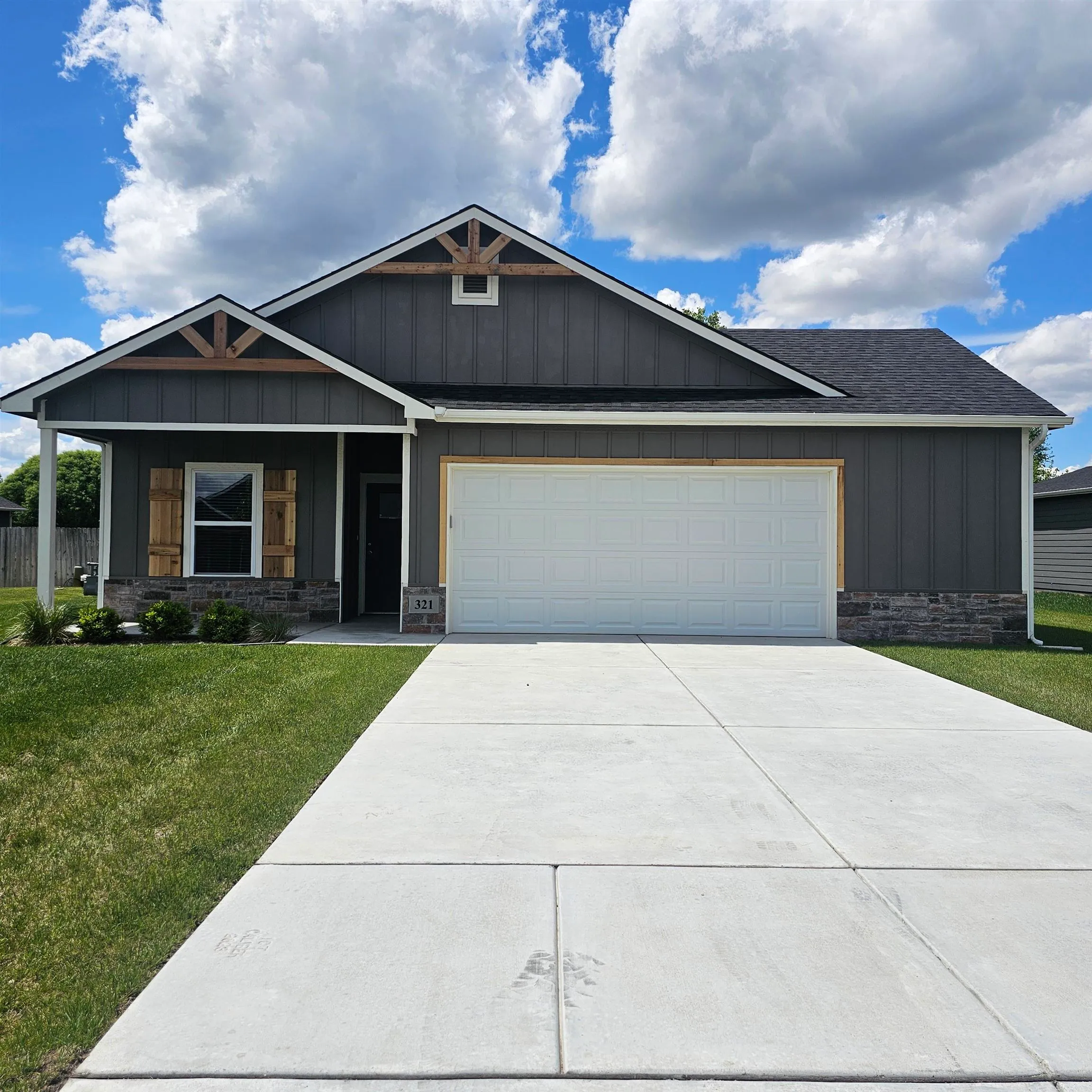 Valley Center, Kansas 67147, United States, 4 Bedrooms Bedrooms, ,2 BathroomsBathrooms,Residential,Active,47180