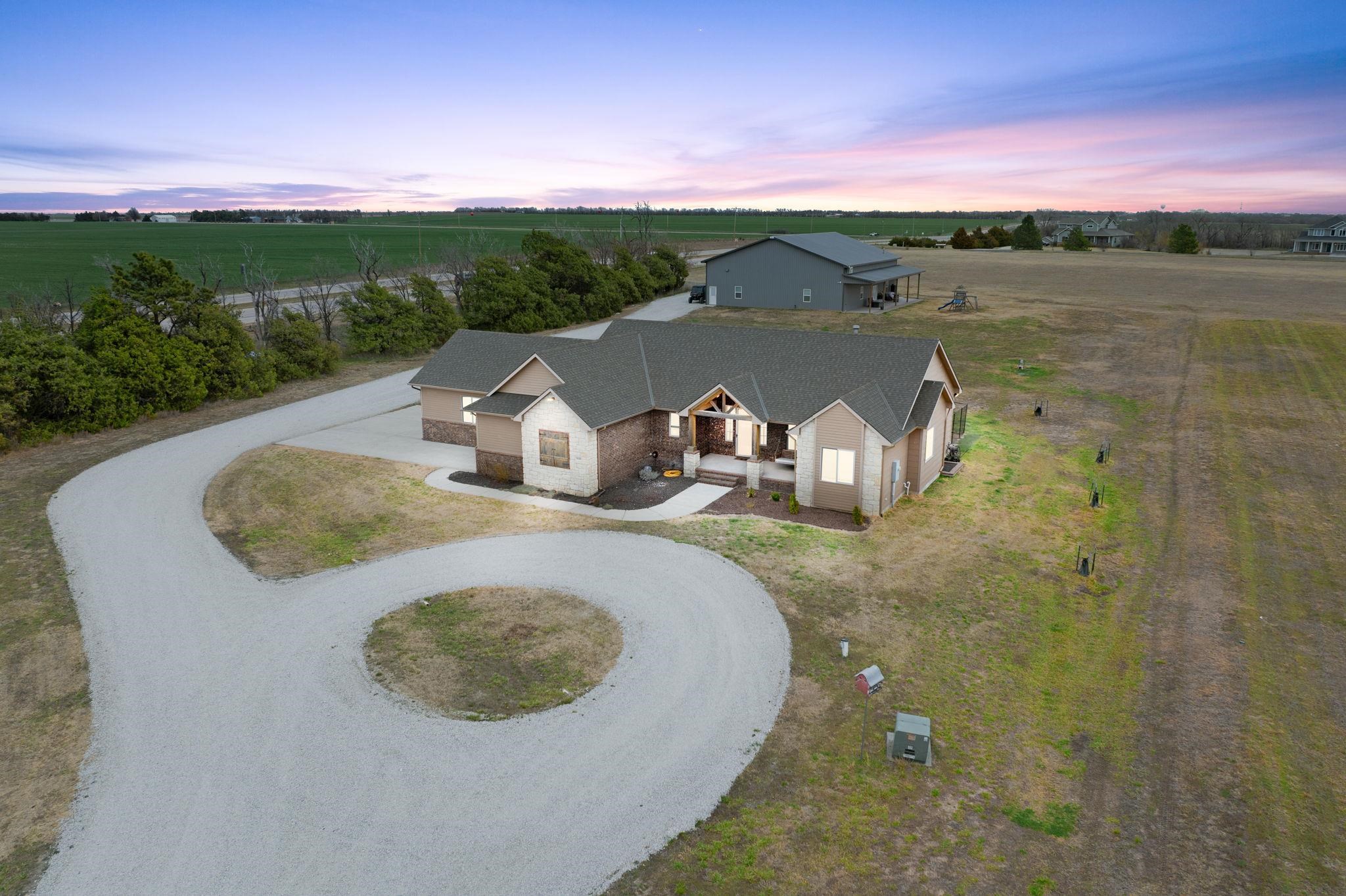1610 S Bonanza Cir, Garden Plain, Kansas image 1