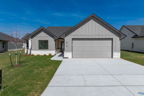 Homes For Sale - 514 E Elmwood St<br/> Park City, KS 67147