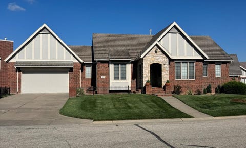 Homes For Sale - 8814 E Churchill Cir<br/> Wichita, KS 67206