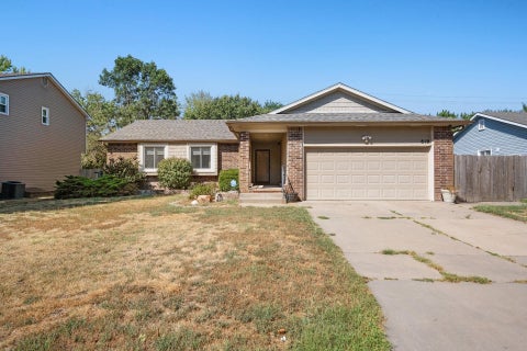 Homes For Sale - 819 N Pine Grove St<br/> Wichita, KS 67212