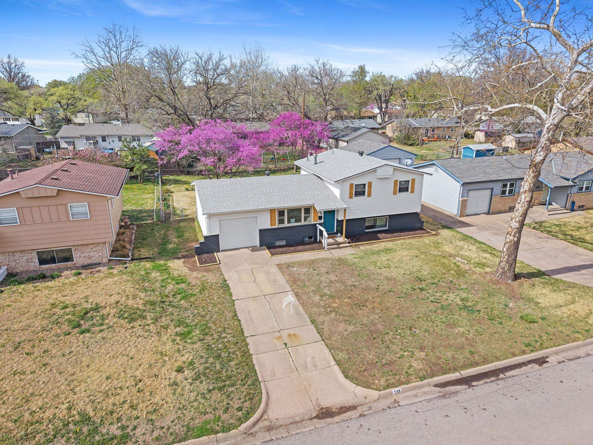 539 S Spring Creek Dr, Derby, Kansas image 2