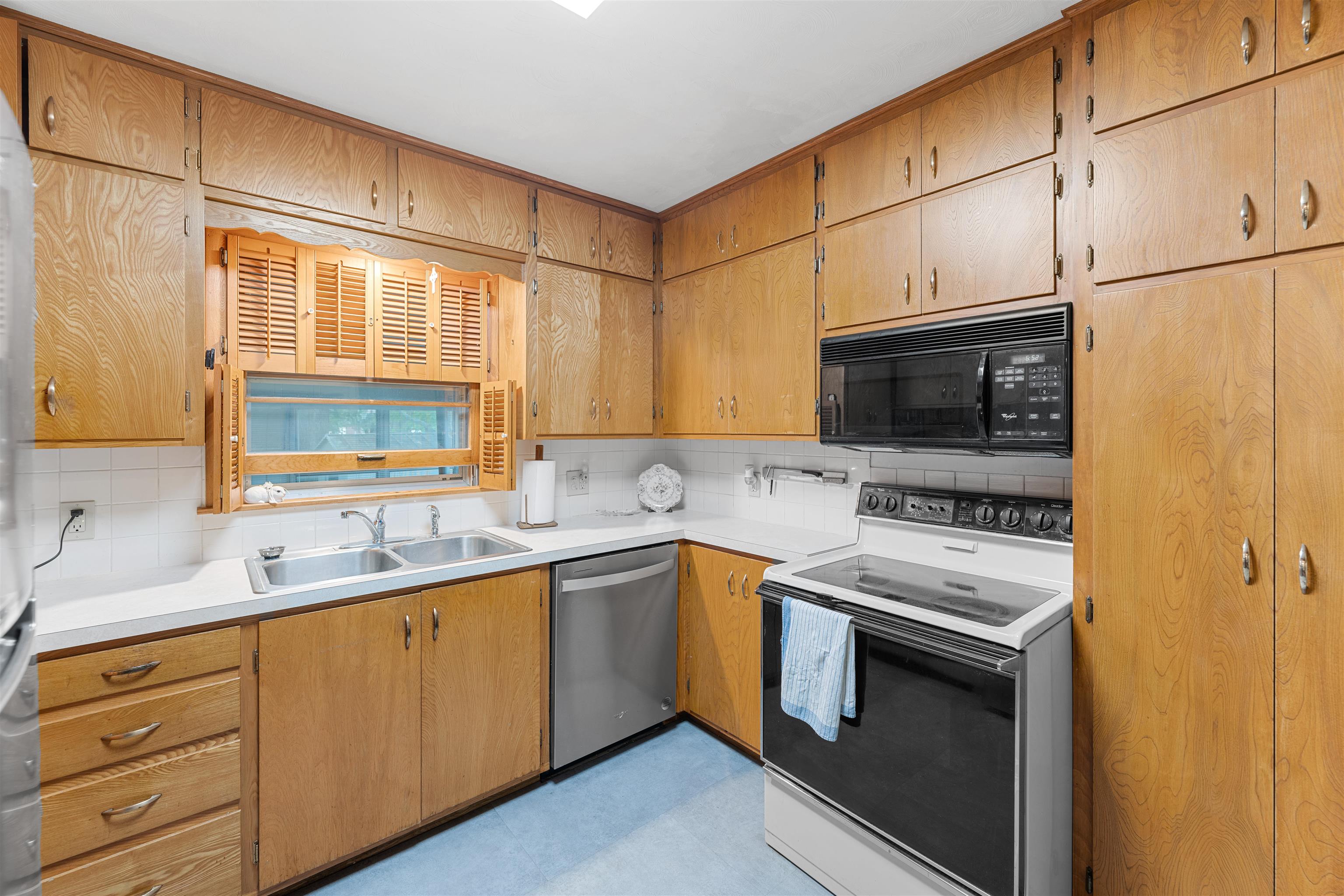 1720 Lewis Ave, Salina, Kansas image 9