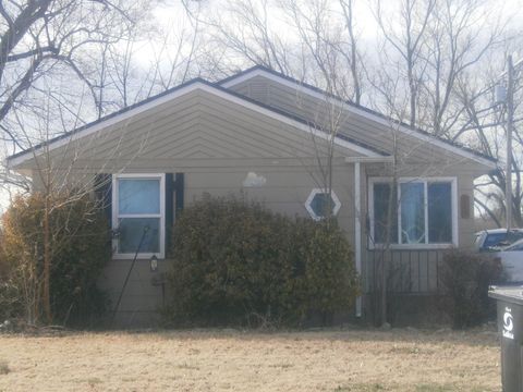 Homes For Sale - 728 E Republic Ave<br/> Salina, KS 67401