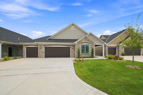 Townhouse For Sale - 1426 S Monument St<br/> Wichita, KS 67235