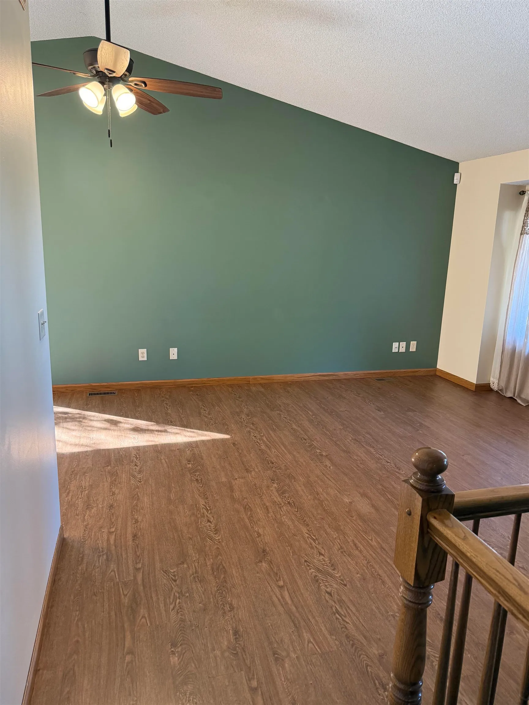 Newton, Kansas 67114, United States, 3 Bedrooms Bedrooms, ,3 BathroomsBathrooms,Residential,Active,238139