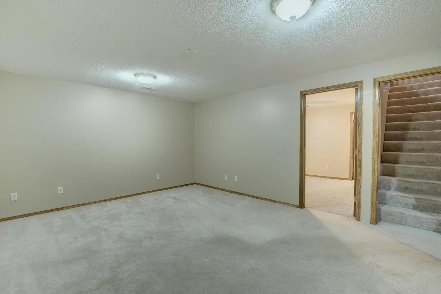 Newton, Kansas 67114, United States, 3 Bedrooms Bedrooms, ,3 BathroomsBathrooms,Residential,Active,238139