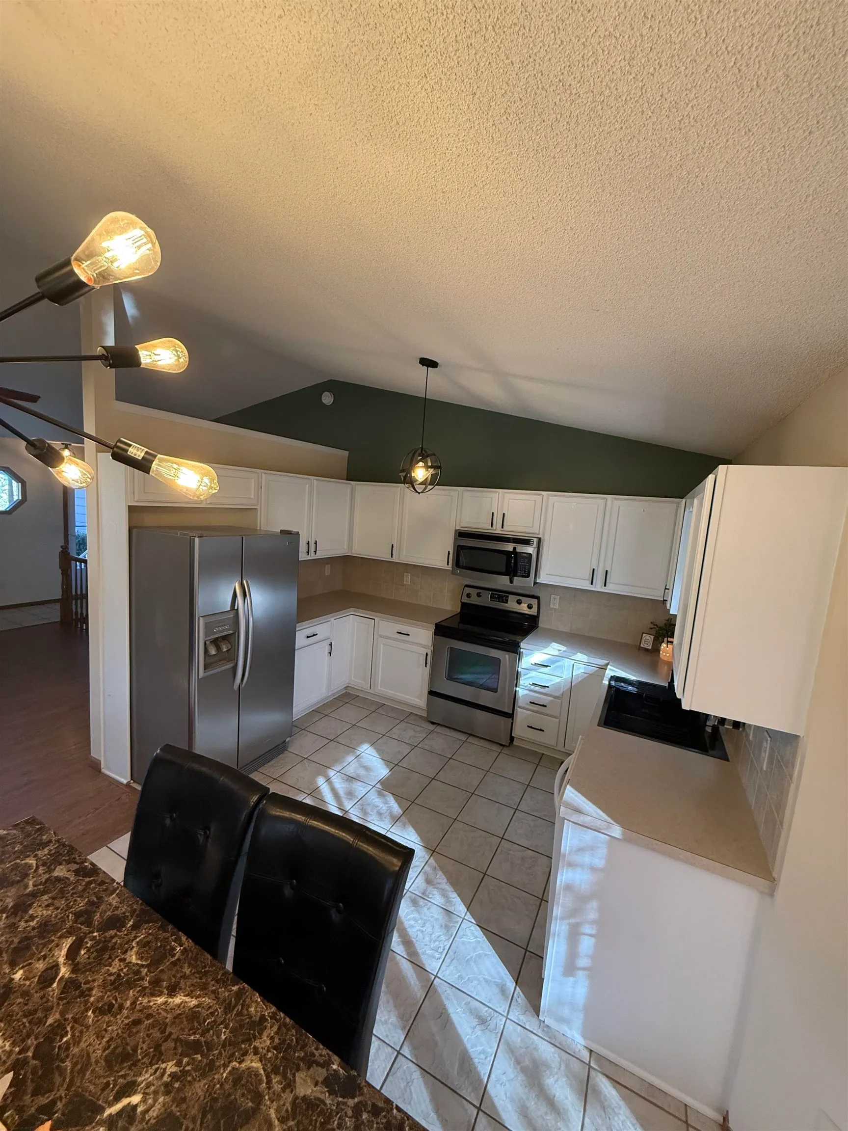 Newton, Kansas 67114, United States, 3 Bedrooms Bedrooms, ,3 BathroomsBathrooms,Residential,Active,238139