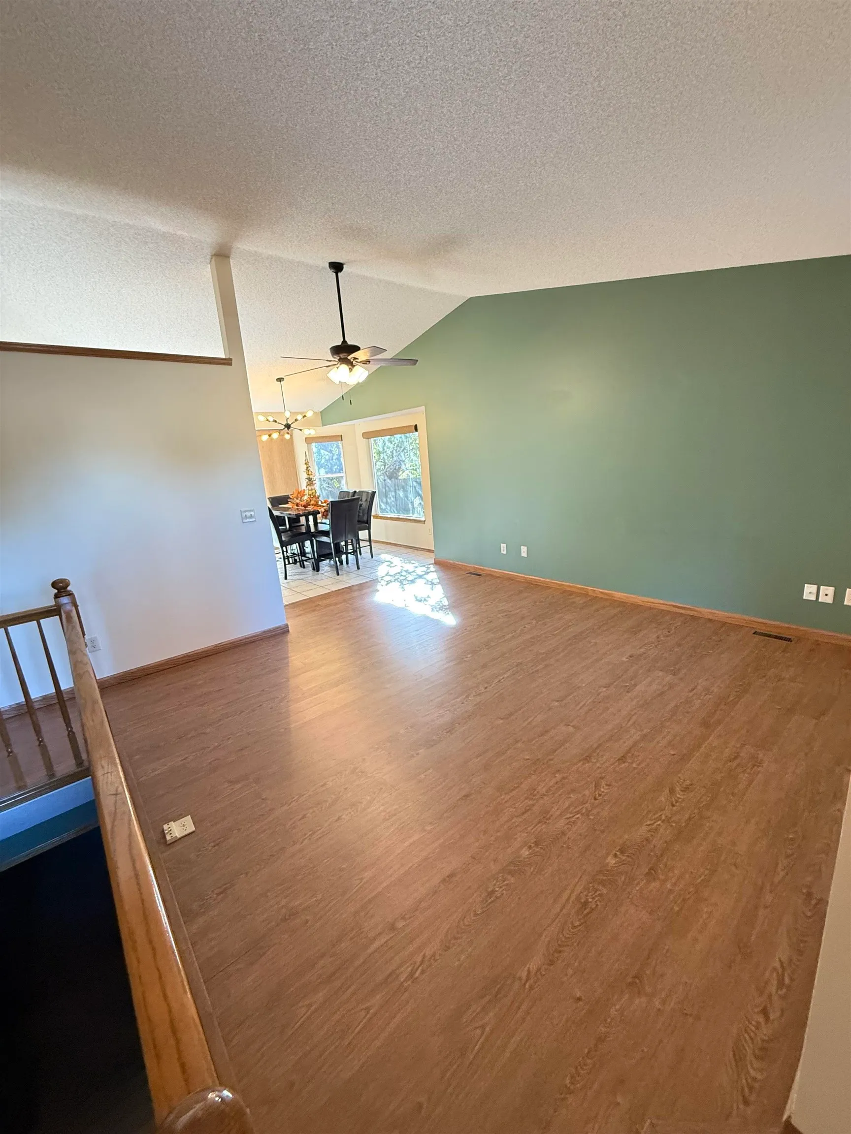 Newton, Kansas 67114, United States, 3 Bedrooms Bedrooms, ,3 BathroomsBathrooms,Residential,Active,238139