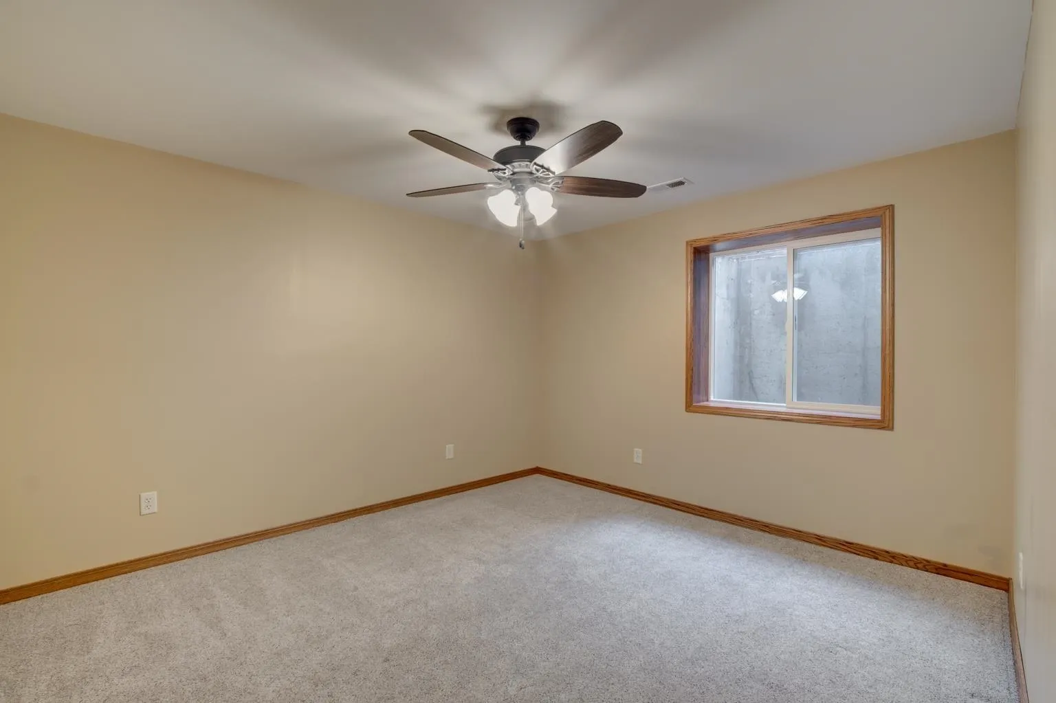 Newton, Kansas 67114, United States, 3 Bedrooms Bedrooms, ,3 BathroomsBathrooms,Residential,Active,238139