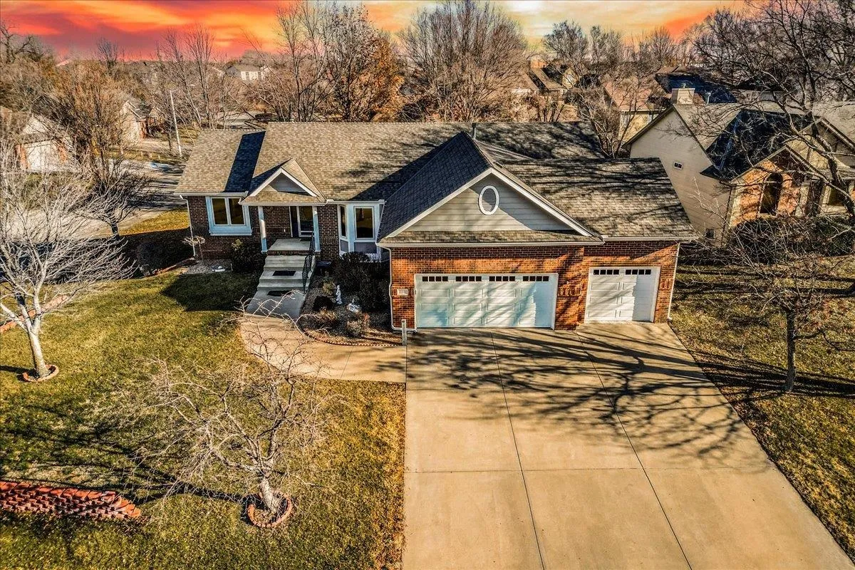 Derby, Kansas 67037, United States, 5 Bedrooms Bedrooms, ,3 BathroomsBathrooms,Residential,Pending,16329