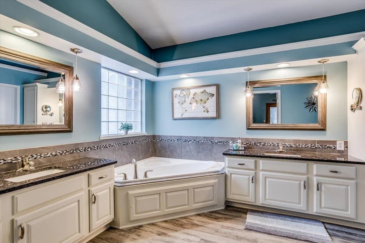 Derby, Kansas 67037, United States, 5 Bedrooms Bedrooms, ,3 BathroomsBathrooms,Residential,Pending,16329