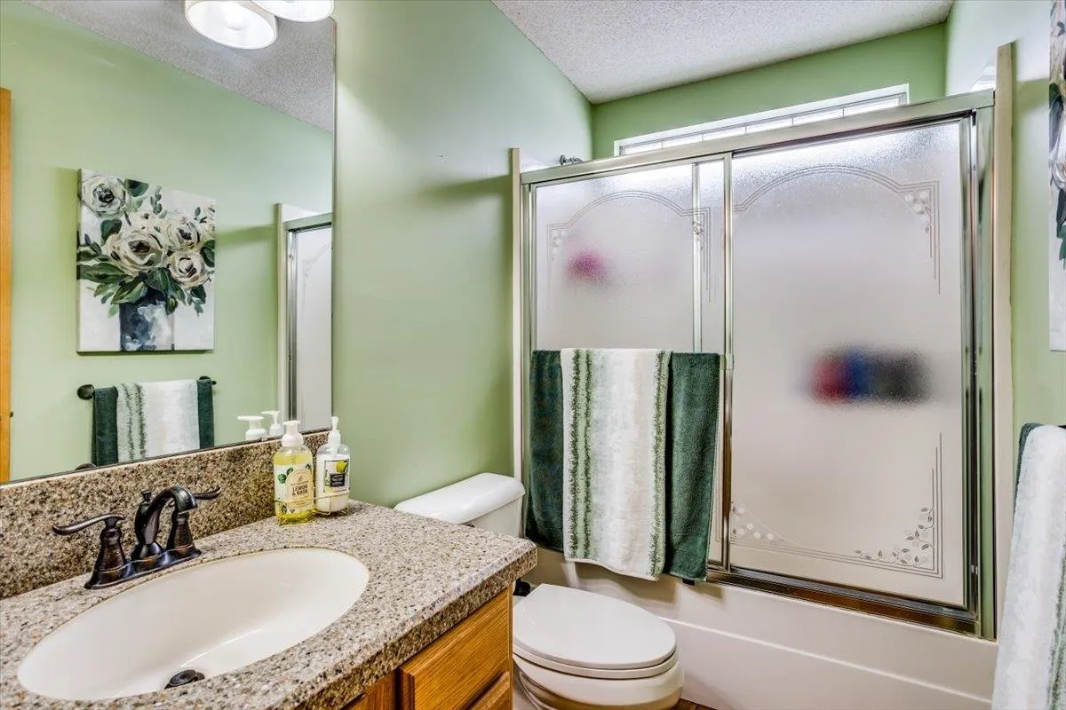 Derby, Kansas 67037, United States, 5 Bedrooms Bedrooms, ,3 BathroomsBathrooms,Residential,Pending,16329