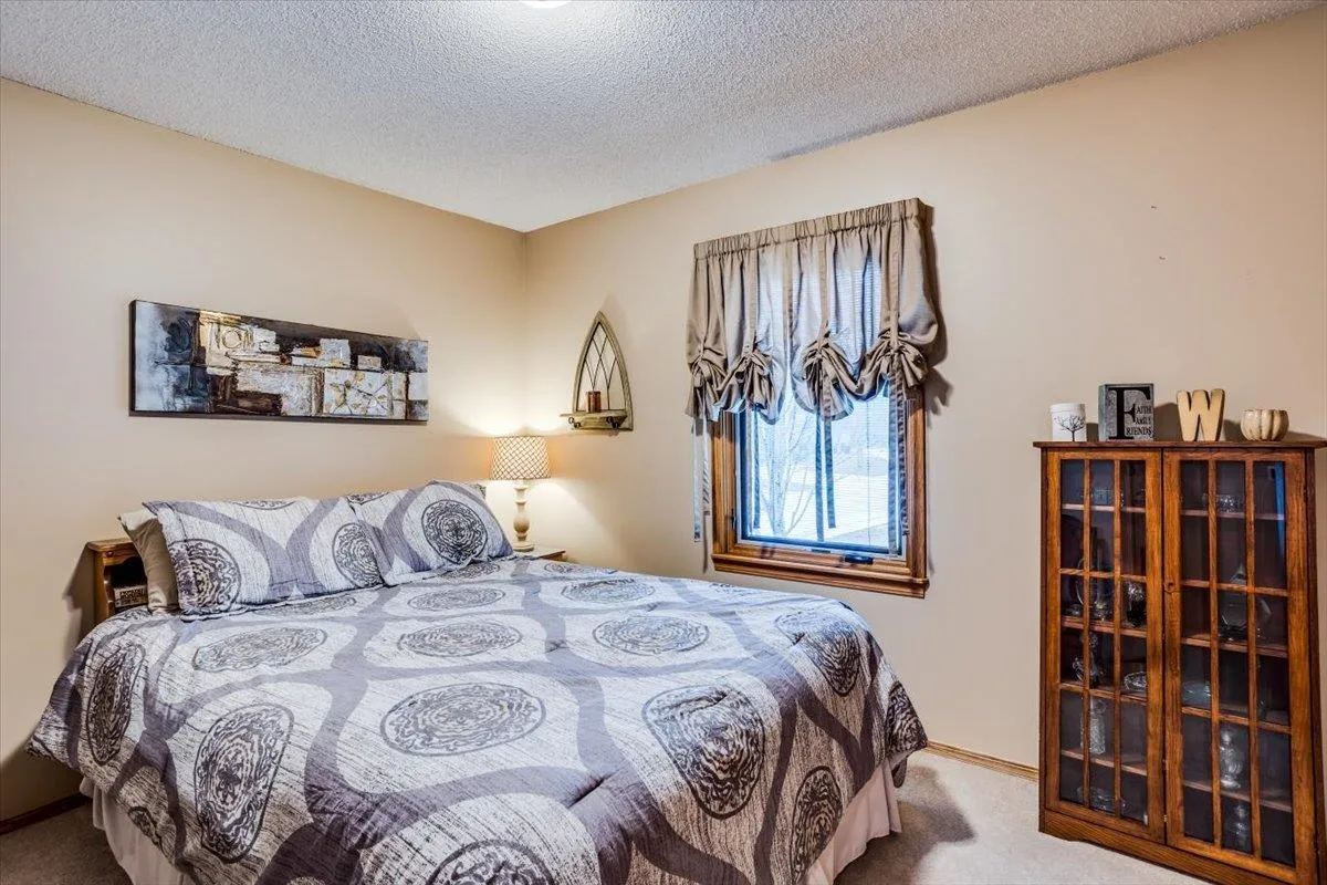 Derby, Kansas 67037, United States, 5 Bedrooms Bedrooms, ,3 BathroomsBathrooms,Residential,Pending,16329