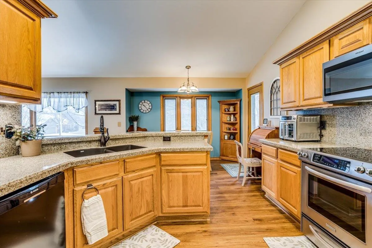 Derby, Kansas 67037, United States, 5 Bedrooms Bedrooms, ,3 BathroomsBathrooms,Residential,Pending,16329