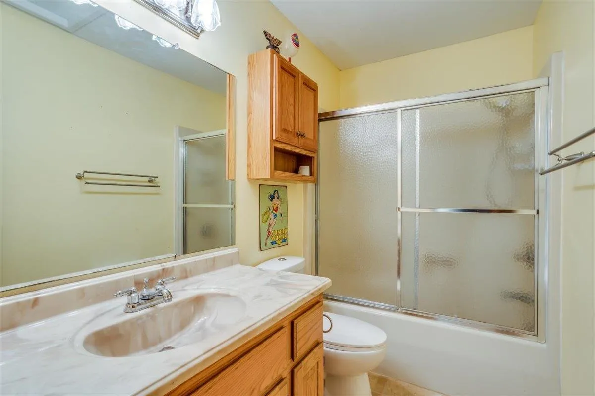 Derby, Kansas 67037, United States, 4 Bedrooms Bedrooms, ,3 BathroomsBathrooms,Residential,Pending,86433