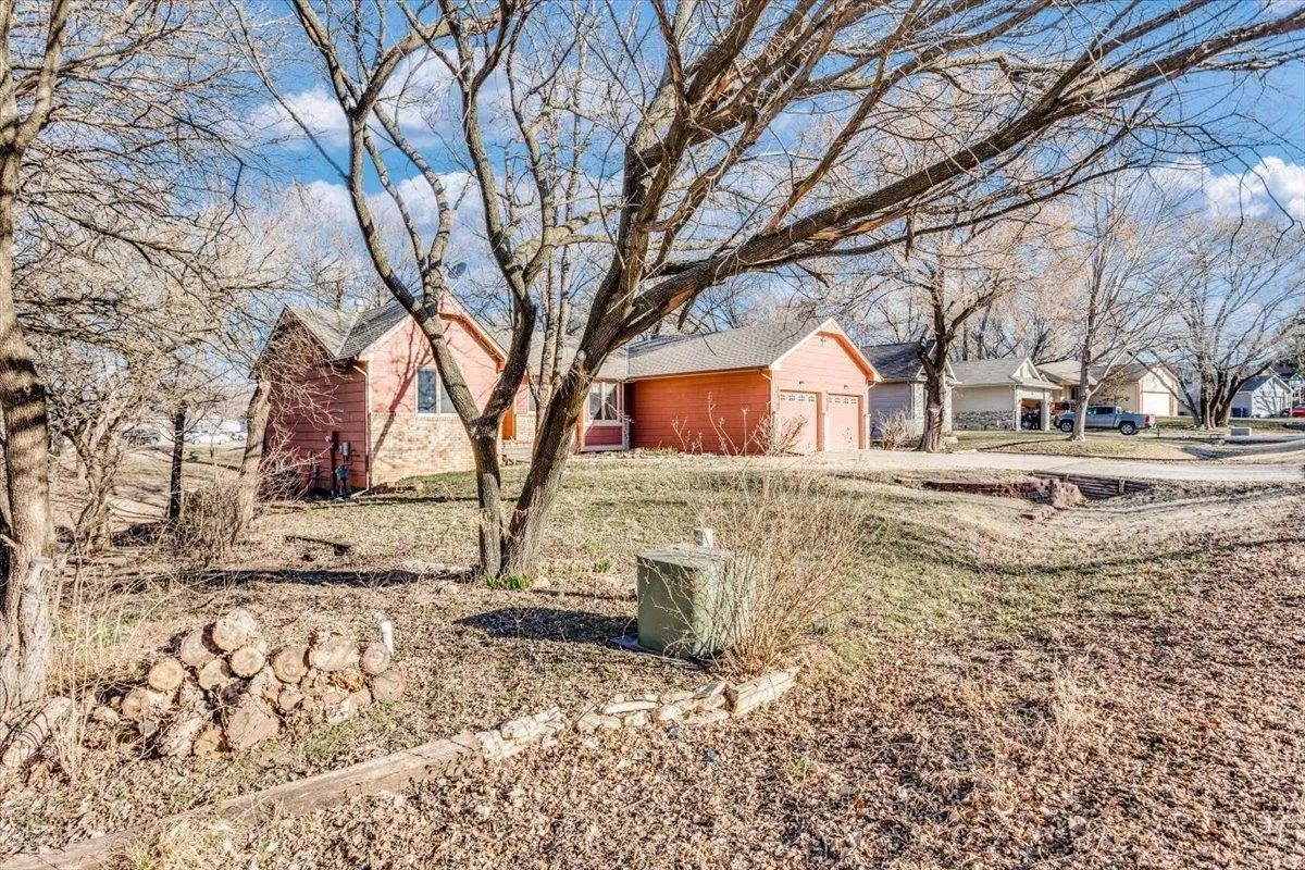 Derby, Kansas 67037, United States, 4 Bedrooms Bedrooms, ,3 BathroomsBathrooms,Residential,Pending,86433