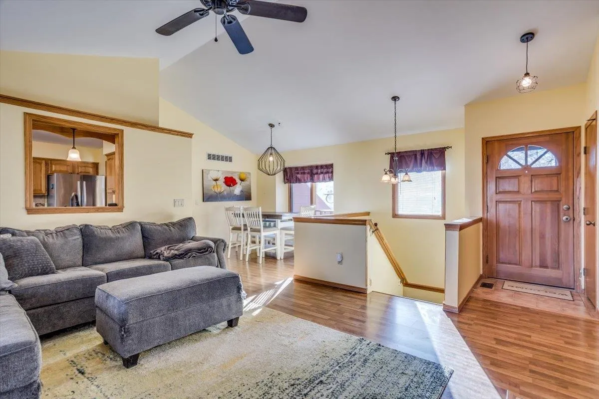 Derby, Kansas 67037, United States, 4 Bedrooms Bedrooms, ,3 BathroomsBathrooms,Residential,Pending,86433