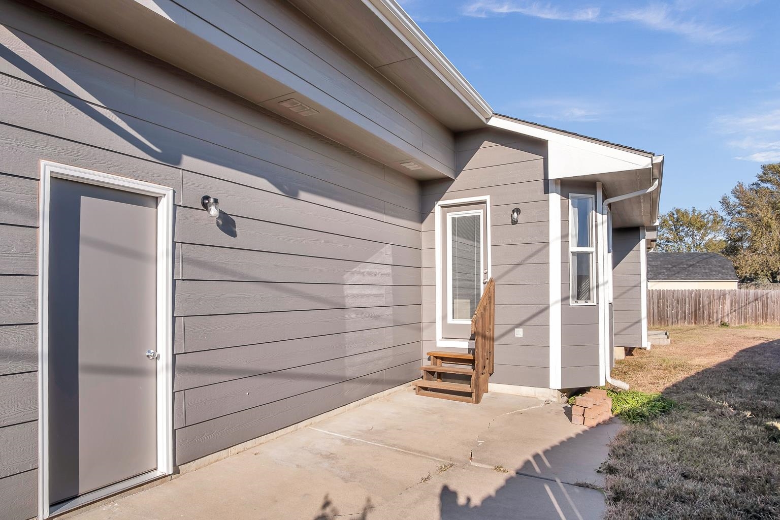 Newton, Kansas 67114, United States, 3 Bedrooms Bedrooms, ,2 BathroomsBathrooms,Residential,Pending,69183