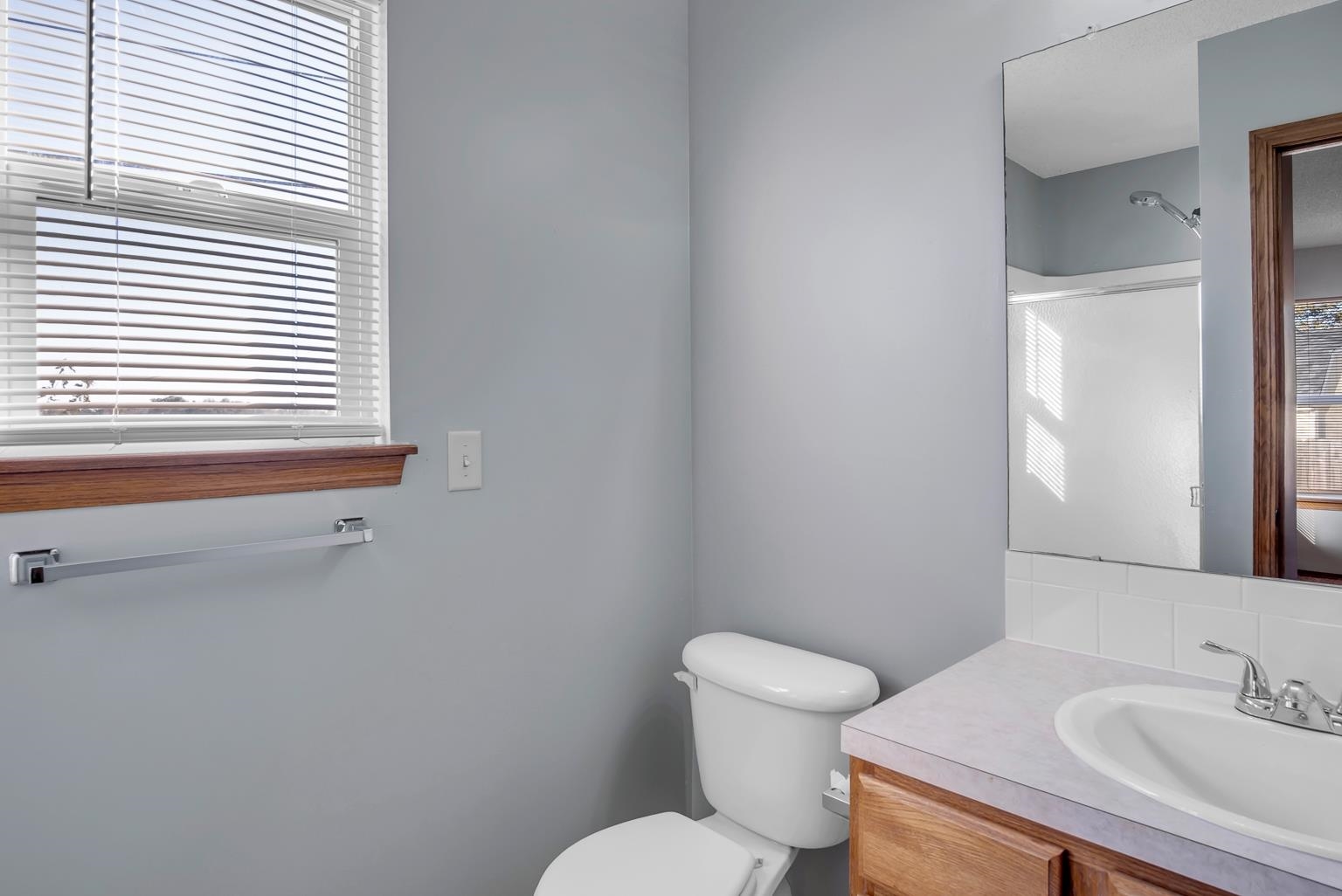 Newton, Kansas 67114, United States, 3 Bedrooms Bedrooms, ,2 BathroomsBathrooms,Residential,Pending,69183