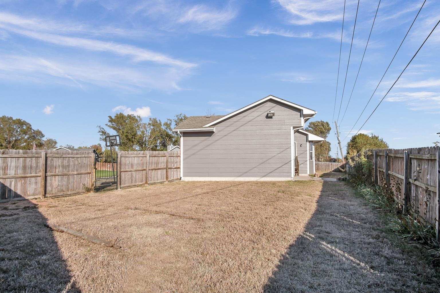 Newton, Kansas 67114, United States, 3 Bedrooms Bedrooms, ,2 BathroomsBathrooms,Residential,Pending,69183