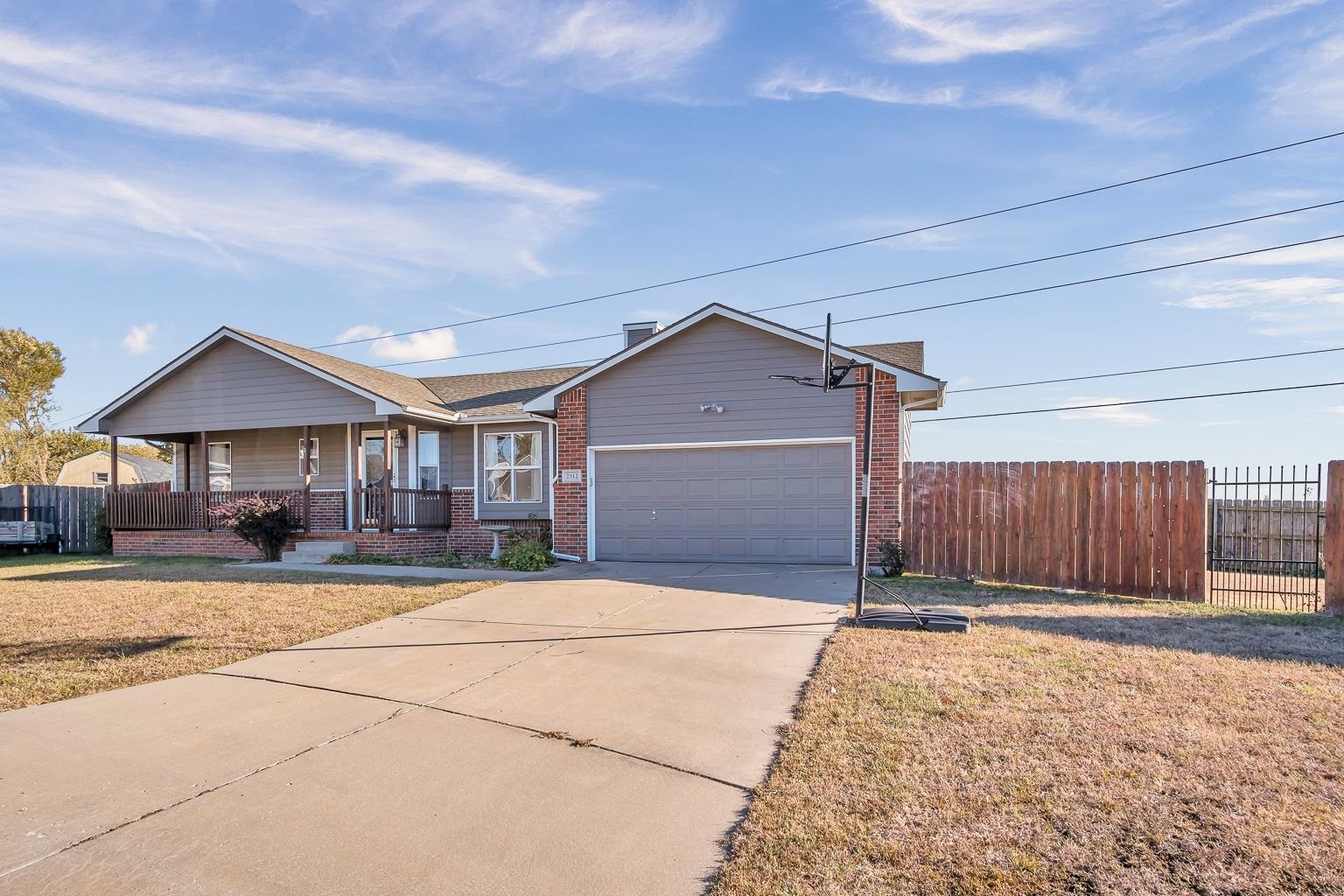 Newton, Kansas 67114, United States, 3 Bedrooms Bedrooms, ,2 BathroomsBathrooms,Residential,Pending,69183