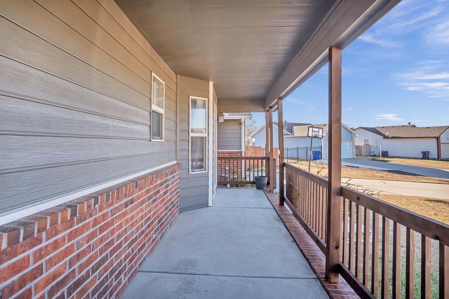 Newton, Kansas 67114, United States, 3 Bedrooms Bedrooms, ,2 BathroomsBathrooms,Residential,Pending,69183