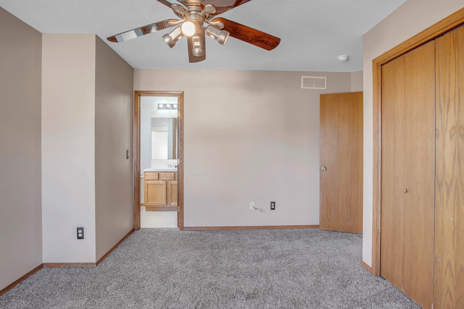 Newton, Kansas 67114, United States, 3 Bedrooms Bedrooms, ,2 BathroomsBathrooms,Residential,Pending,69183