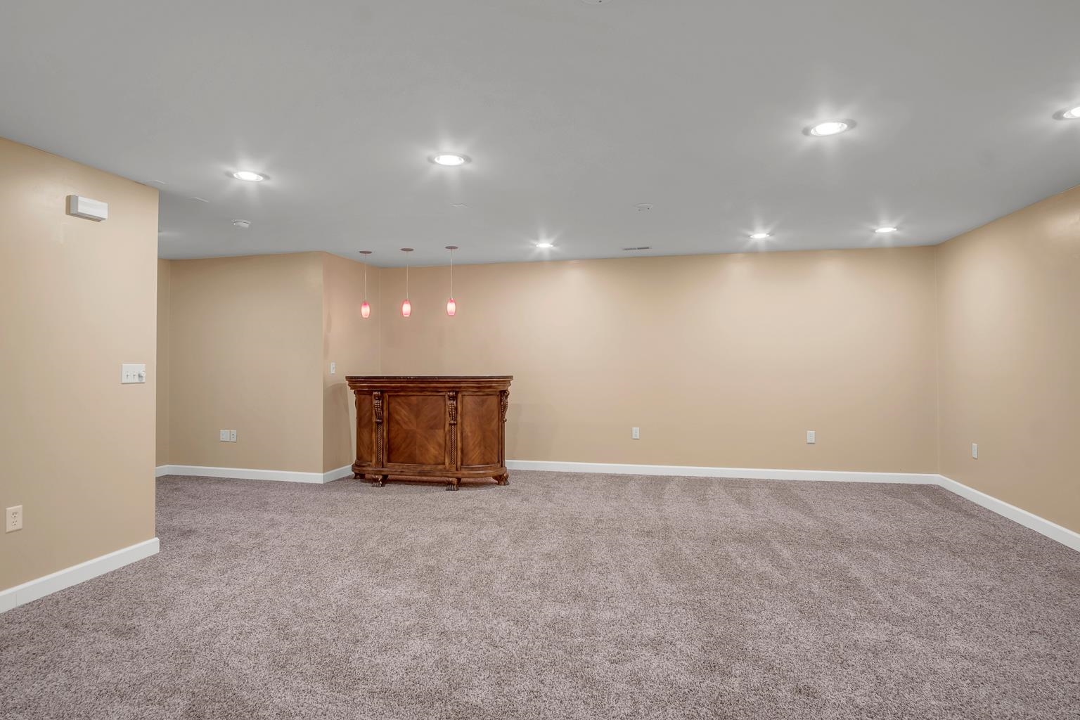 Newton, Kansas 67114, United States, 3 Bedrooms Bedrooms, ,2 BathroomsBathrooms,Residential,Pending,69183