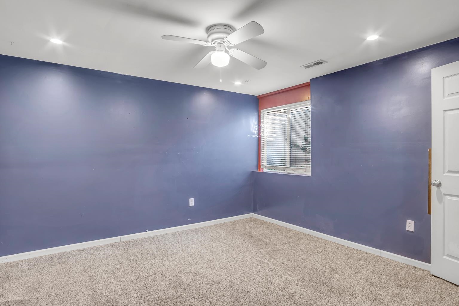 Newton, Kansas 67114, United States, 3 Bedrooms Bedrooms, ,2 BathroomsBathrooms,Residential,Pending,69183