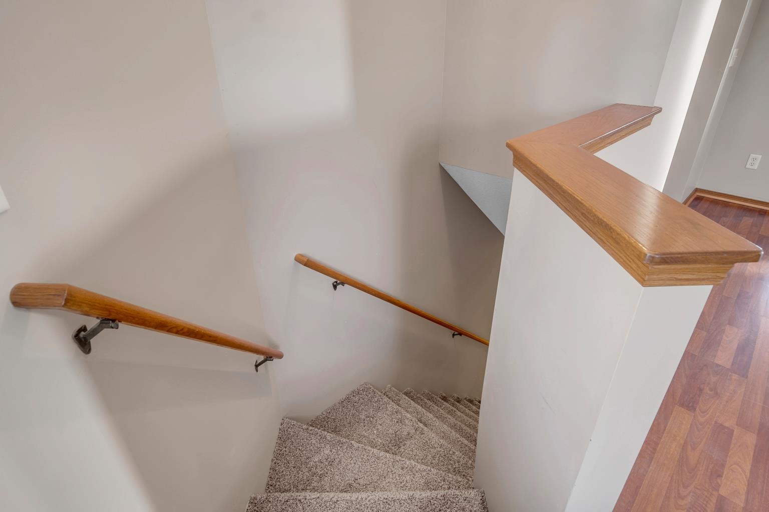 Newton, Kansas 67114, United States, 3 Bedrooms Bedrooms, ,2 BathroomsBathrooms,Residential,Pending,69183