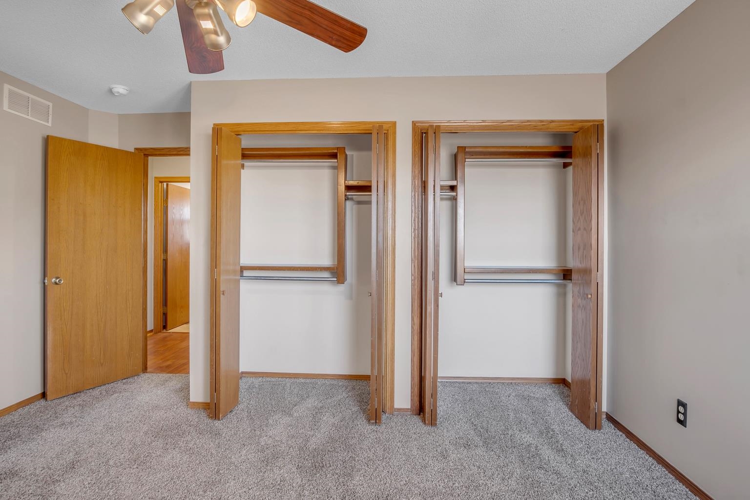 Newton, Kansas 67114, United States, 3 Bedrooms Bedrooms, ,2 BathroomsBathrooms,Residential,Pending,69183