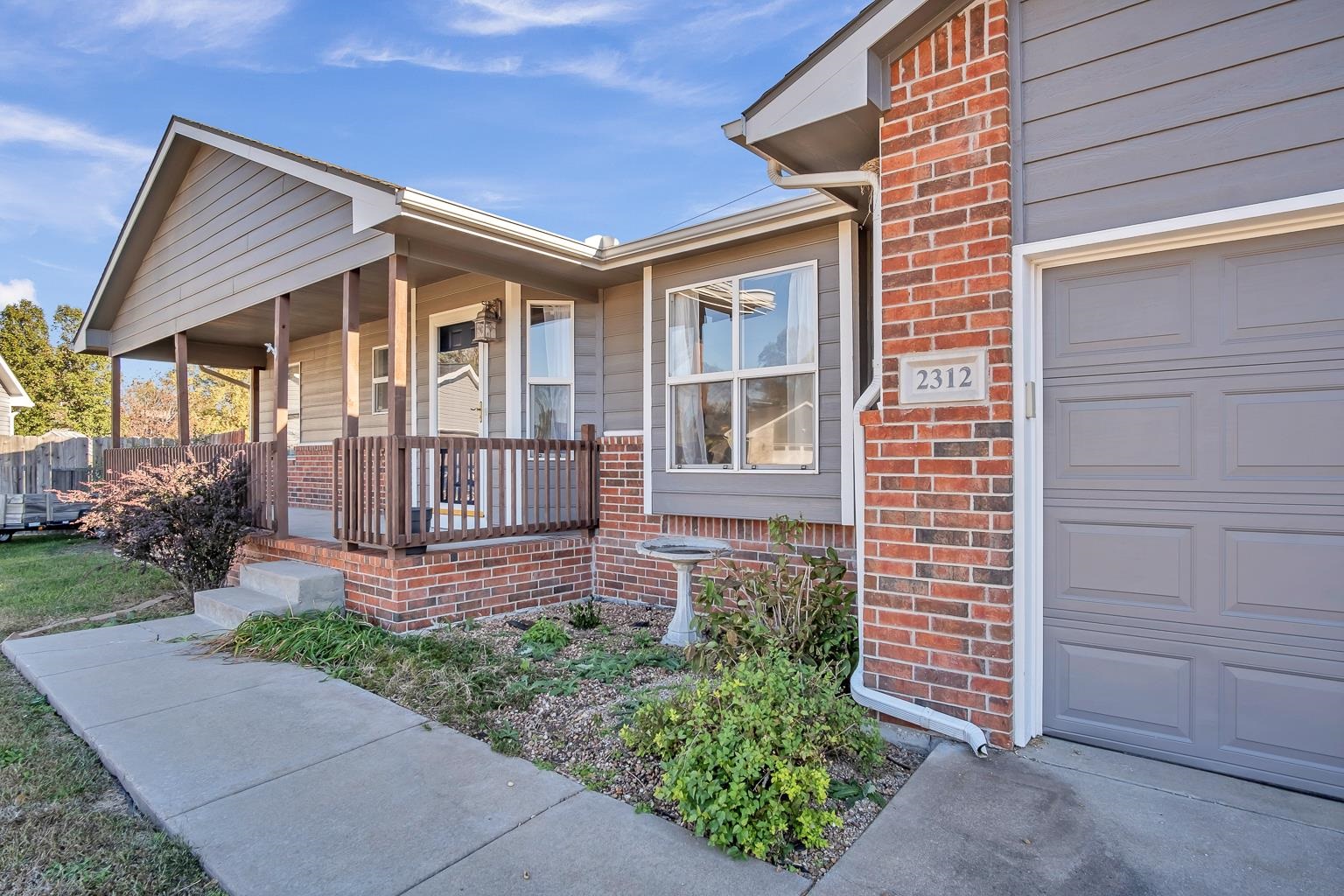 Newton, Kansas 67114, United States, 3 Bedrooms Bedrooms, ,2 BathroomsBathrooms,Residential,Pending,69183