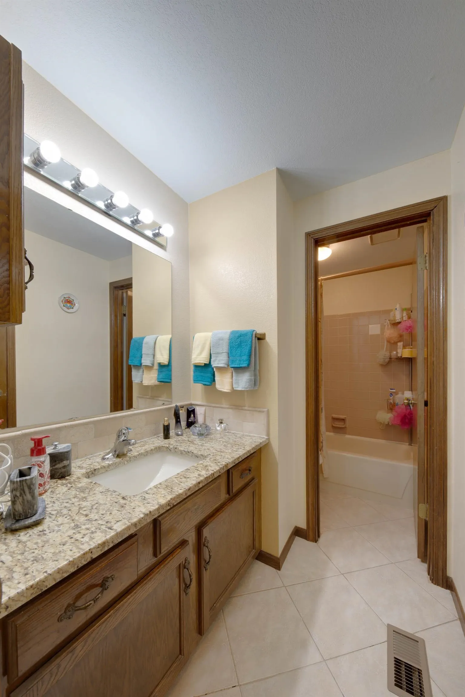 Wichita, Kansas 67226, United States, 4 Bedrooms Bedrooms, ,2 BathroomsBathrooms,Residential,Pending,89535