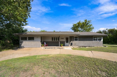 Homes For Sale - 215 E South Ave<br/> Wellington, KS 67152