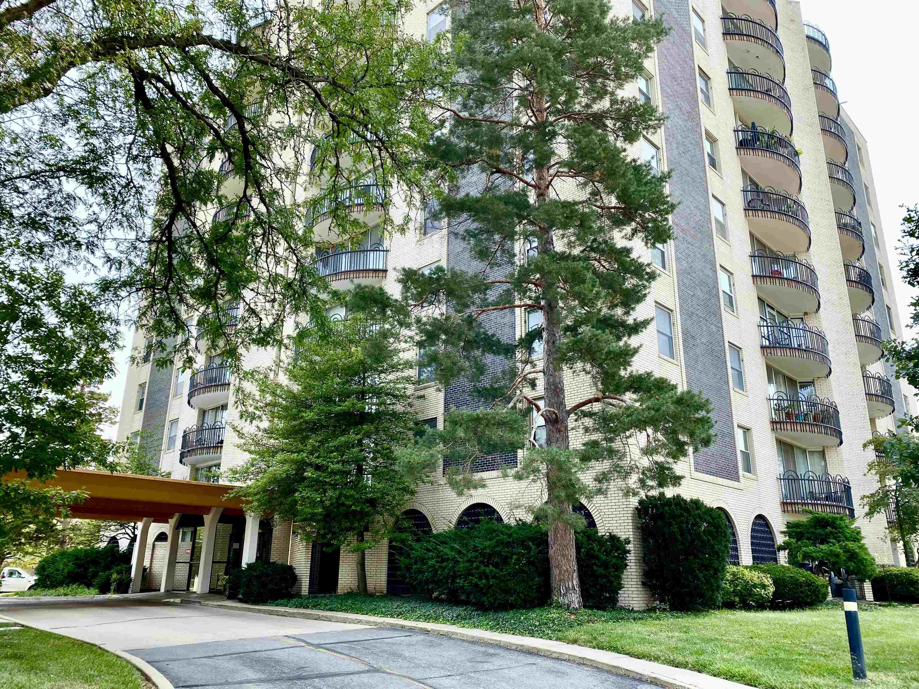 5051 E LINCOLN ST Apt 6E