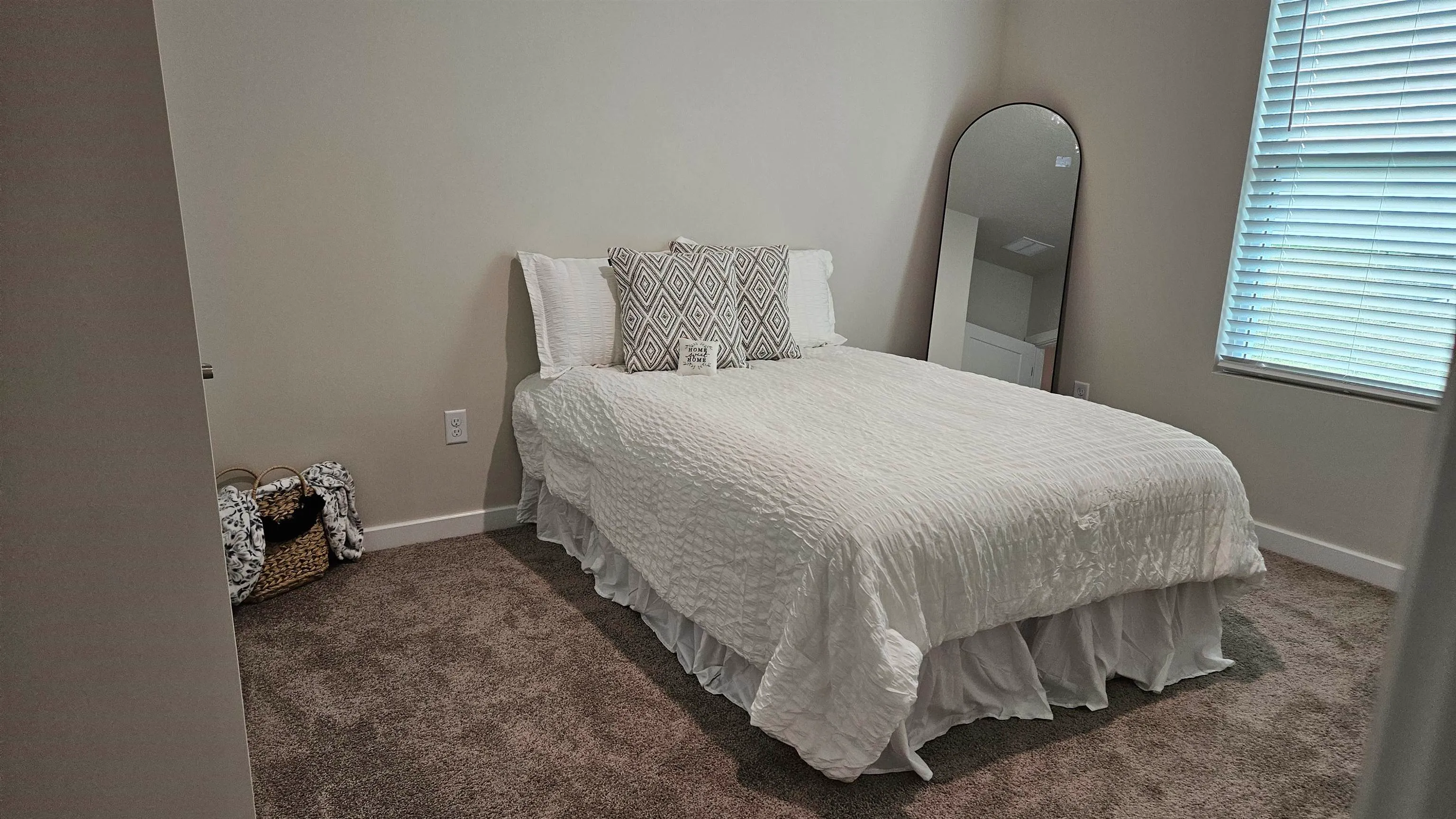 Garden Plain, Kansas 67050, United States, 4 Bedrooms Bedrooms, ,2 BathroomsBathrooms,Residential,Active,170011