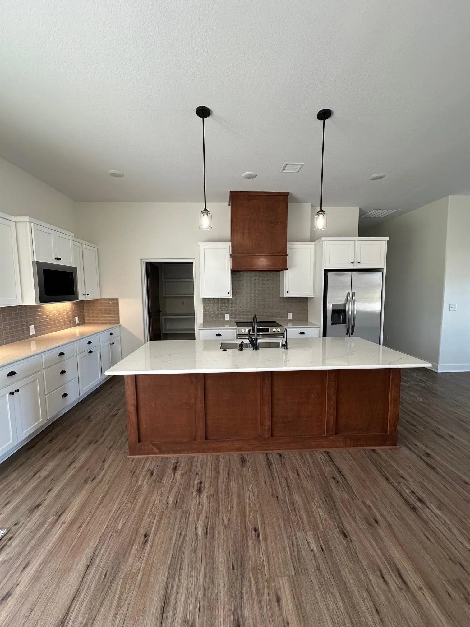 Halstead, Kansas 67056, United States, 2 Bedrooms Bedrooms, ,2 BathroomsBathrooms,Residential,Active,94476