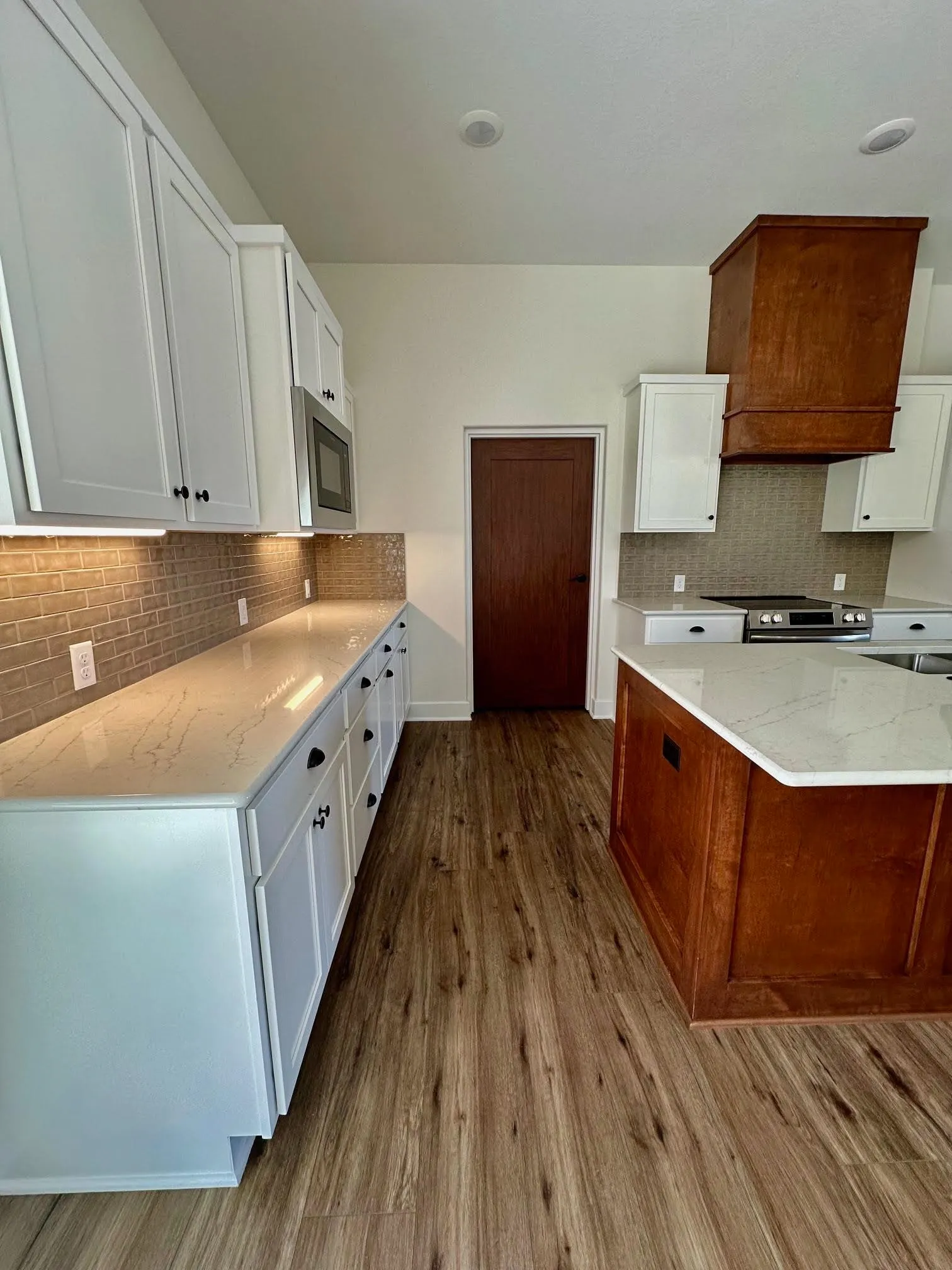 Halstead, Kansas 67056, United States, 2 Bedrooms Bedrooms, ,2 BathroomsBathrooms,Residential,Active,94476