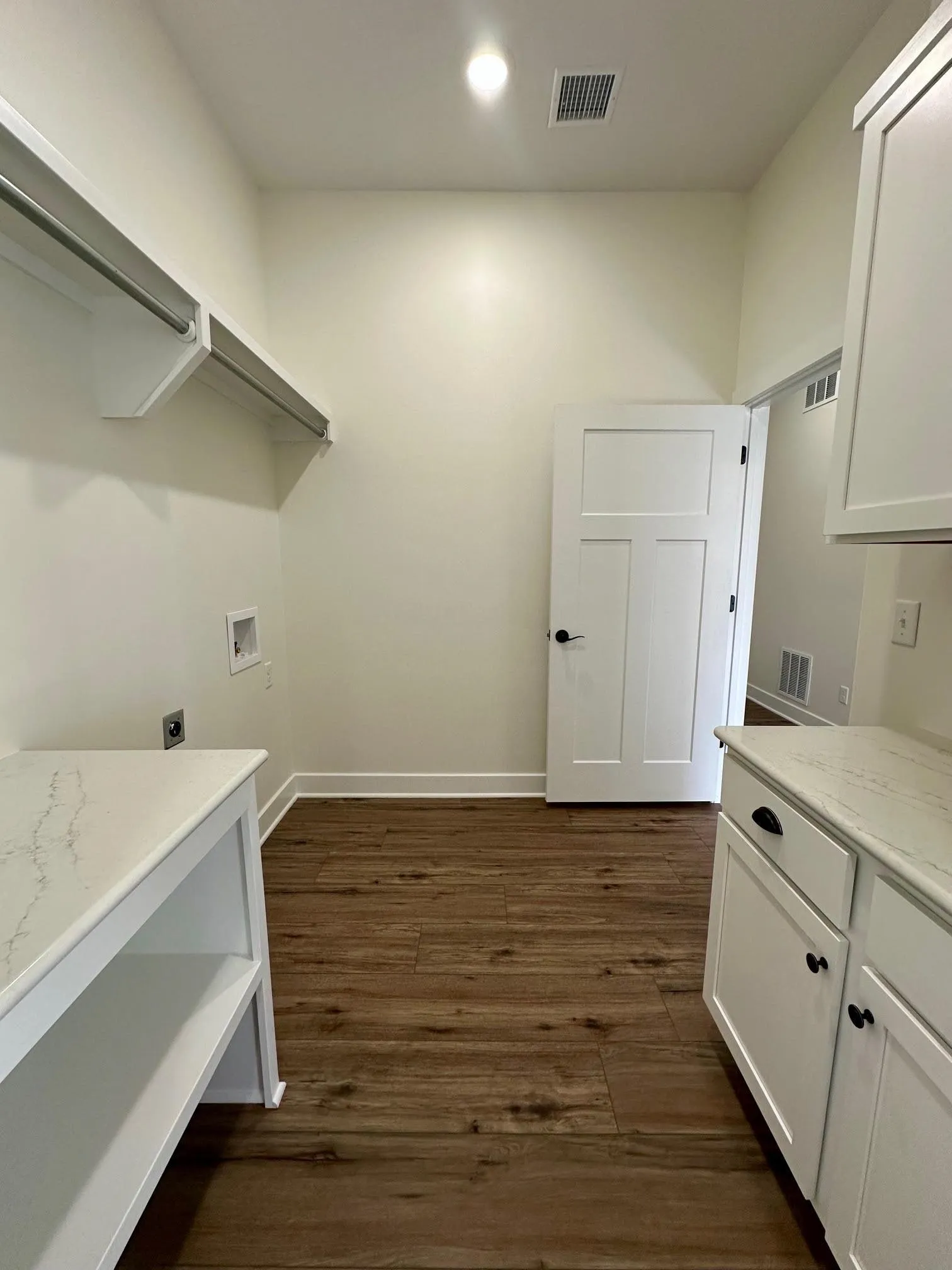 Halstead, Kansas 67056, United States, 2 Bedrooms Bedrooms, ,2 BathroomsBathrooms,Residential,Active,94476